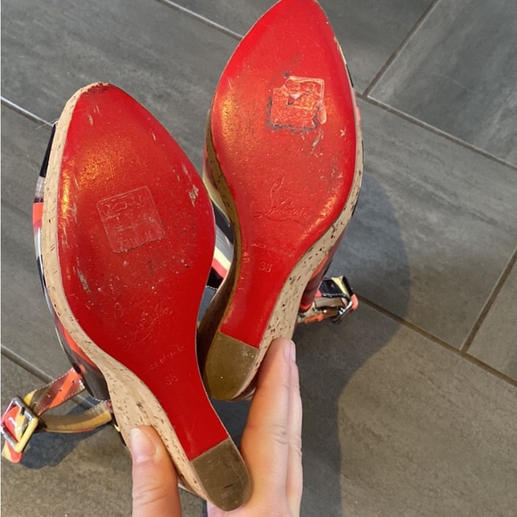 Luxury 100% Authentic Christian Louboutins from the Une Plume Line Designer - Picture 2 of 5